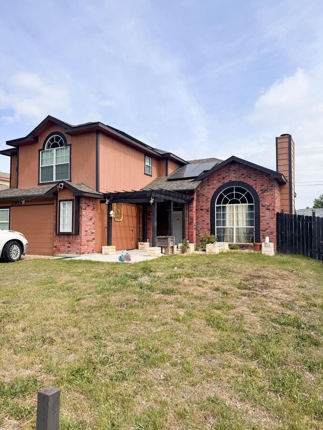 Building Photo - 2305 Bluebonnet Dr