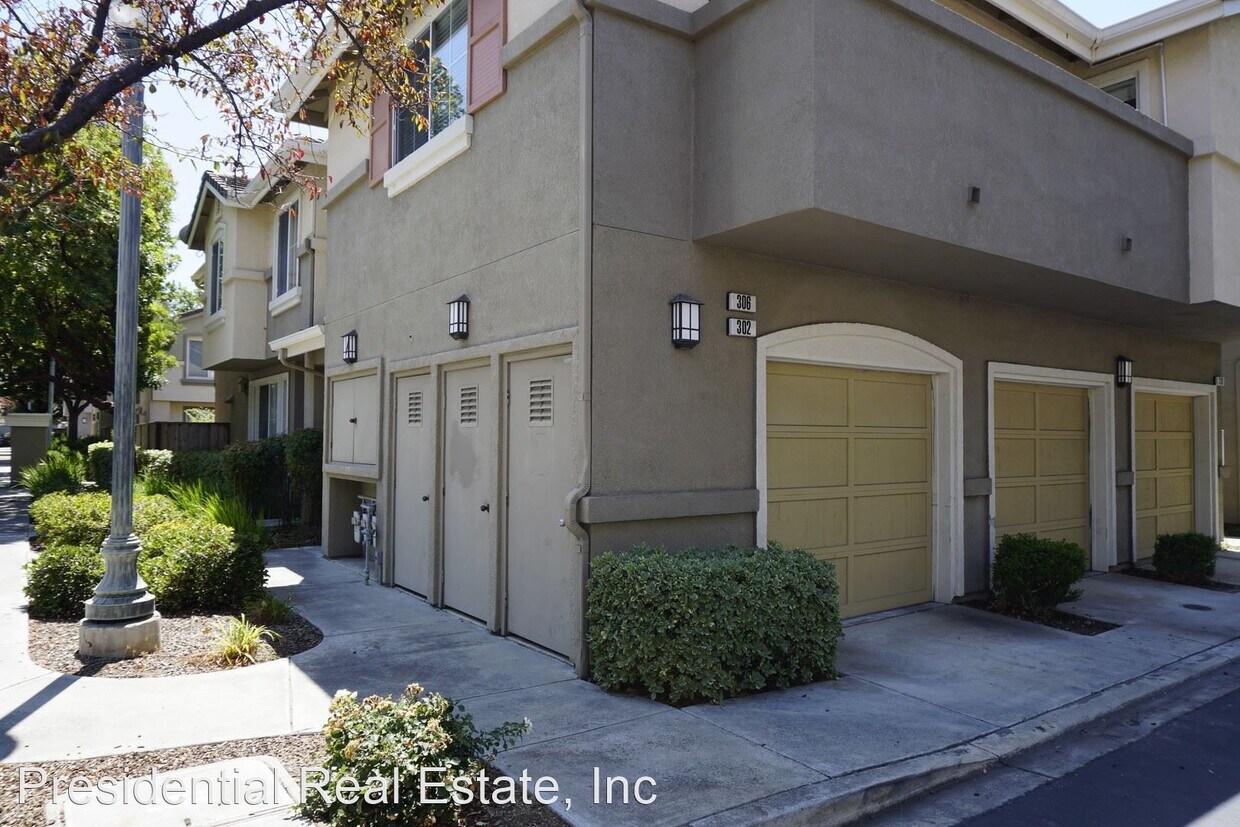 Foto principal - 2 br, 2 bath House - 302 Oleander Drive