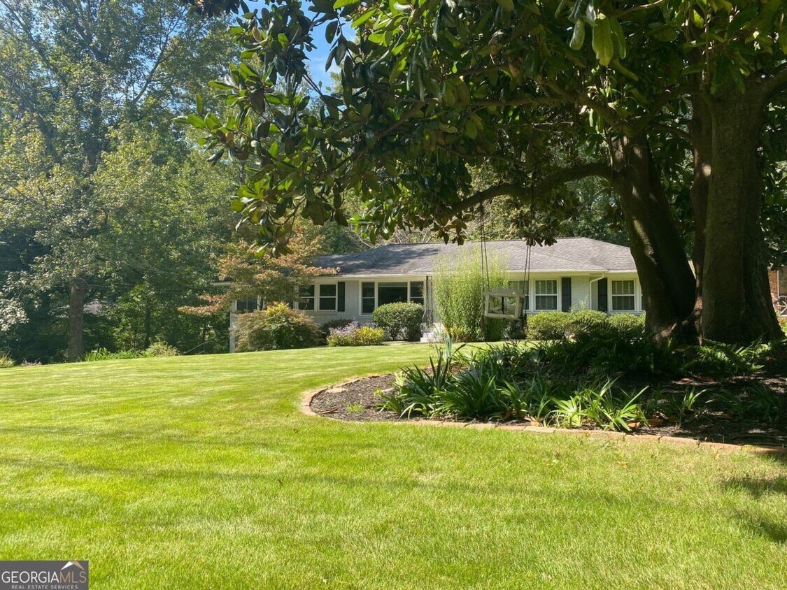 Primary Photo - 1414 N Amanda Cir NE