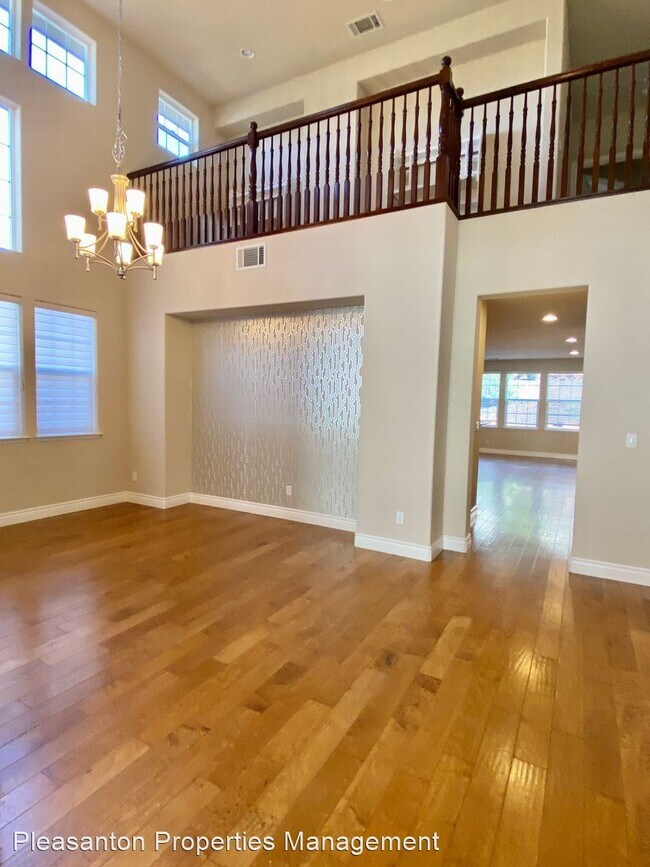 Foto del edificio - 6 br, 4.5 bath House - 2802 Piccadilly Cir