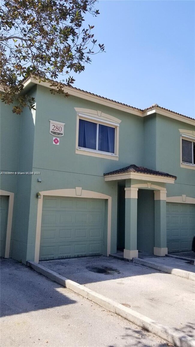 Foto del edificio - 280 Crestwood Cir