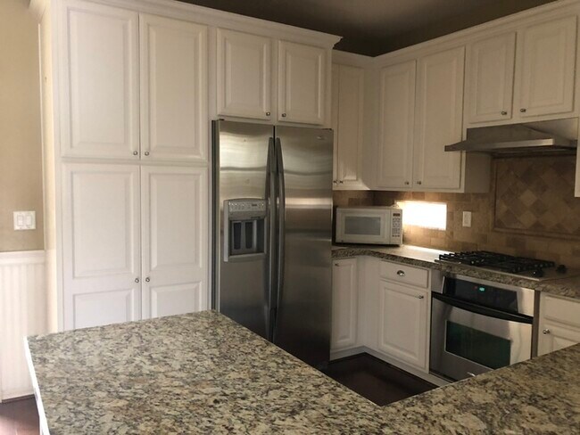 Foto del edificio - 4/2.5 in Gated Community