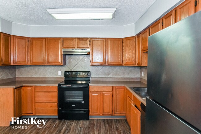 Building Photo - 6900 Ridgetop Rd