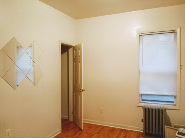 Building Photo - 580 Summit Ave