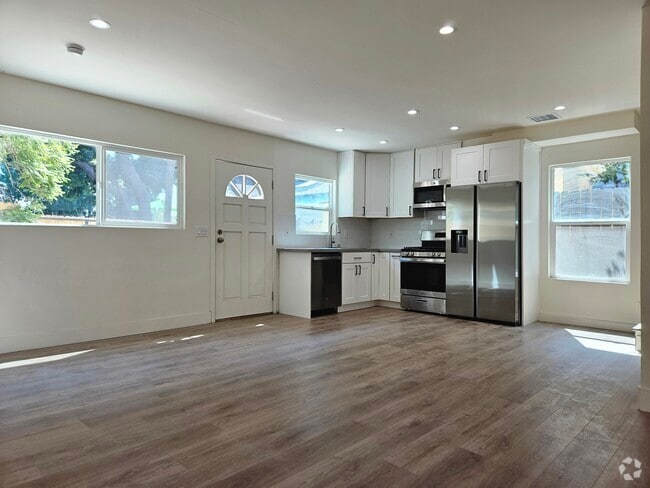 Building Photo - 2315 S Spaulding Ave