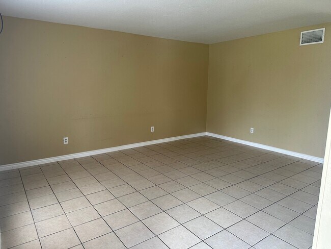 Building Photo - 300 Rice St