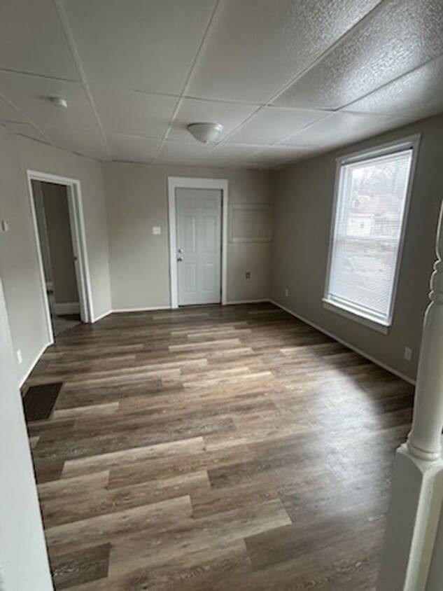 Building Photo - 2 bedroom, 1 bath House!