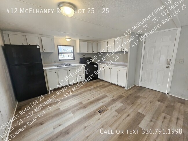 Foto del edificio - 412 McElhaney Rd