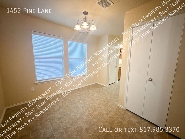 Building Photo - 1452 Pine Ln