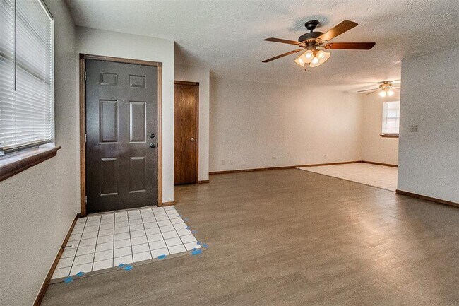 Building Photo - 1204 N Crawford Ave