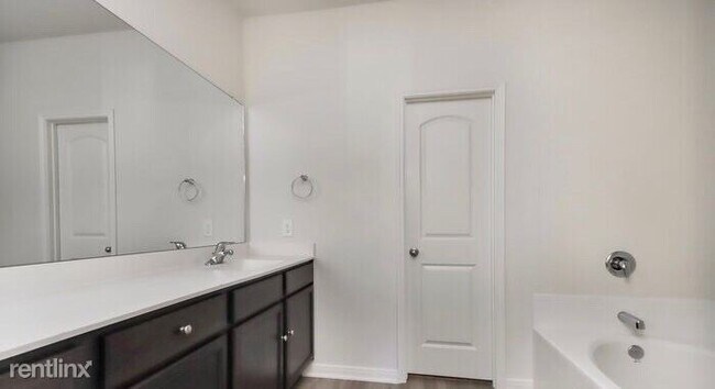 Building Photo - 4 br, 2 bath House - 25507 Greenwood Canyo...
