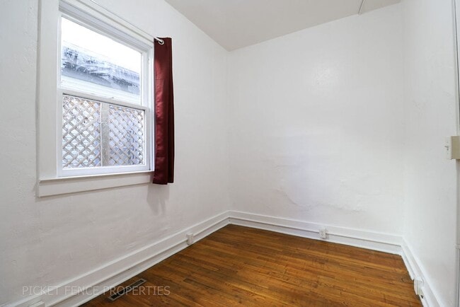 Building Photo - 605 Mathews St