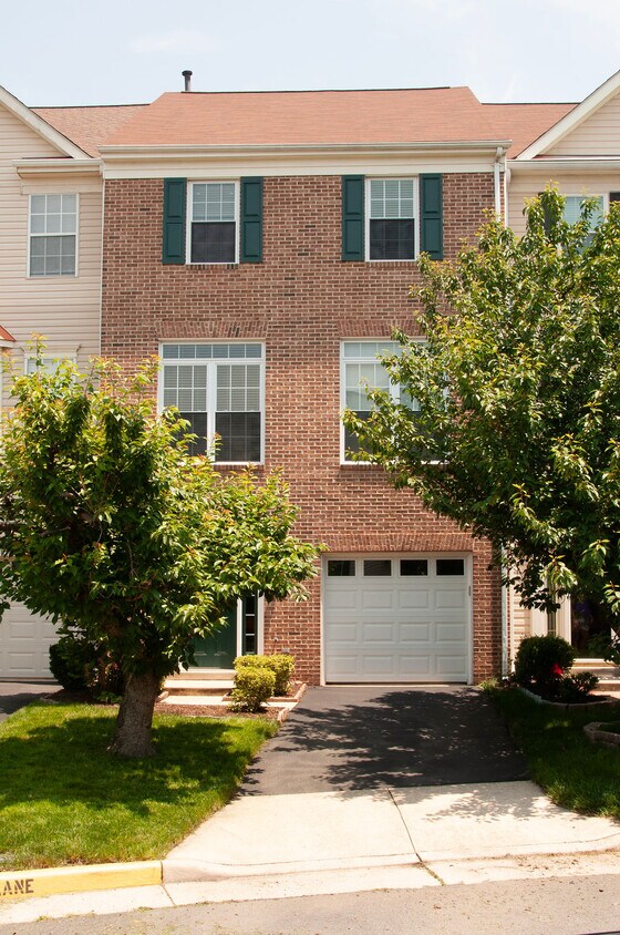 Primary Photo - 21672 Kings Crossing Terrace