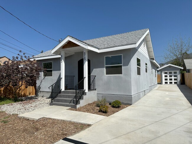 Foto del edificio - 515 Archwood Pl