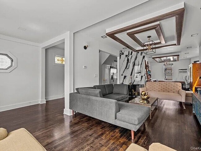 Foto del edificio - 916 Clarence Ave