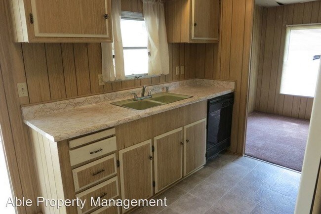 Building Photo - 233 Salaine Dr