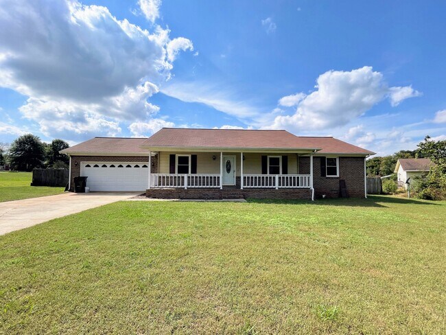 Building Photo - 112 Hazelwood Dr