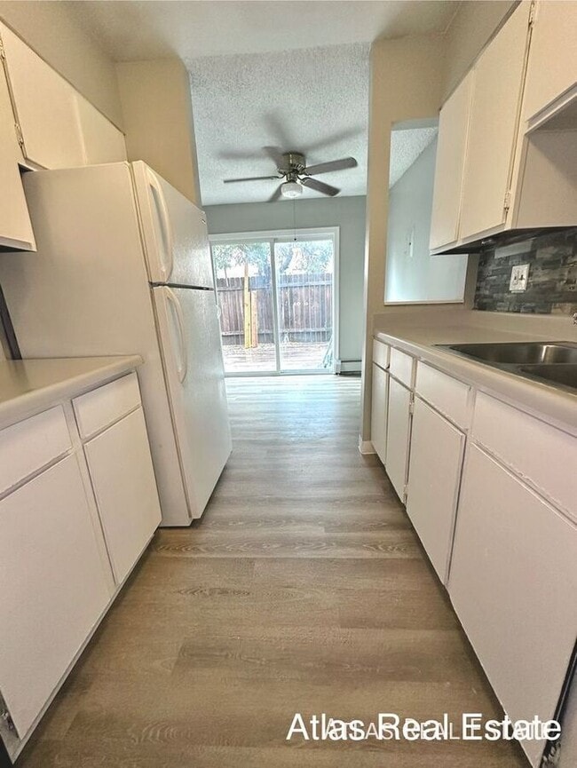 Building Photo - 4635 N Carefree Cir