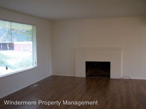 Building Photo - 4028 Academy St