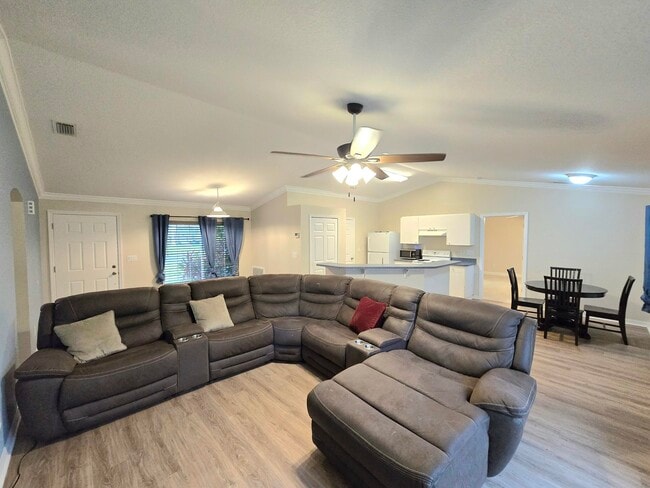 Building Photo - 823 Del Mar Cir
