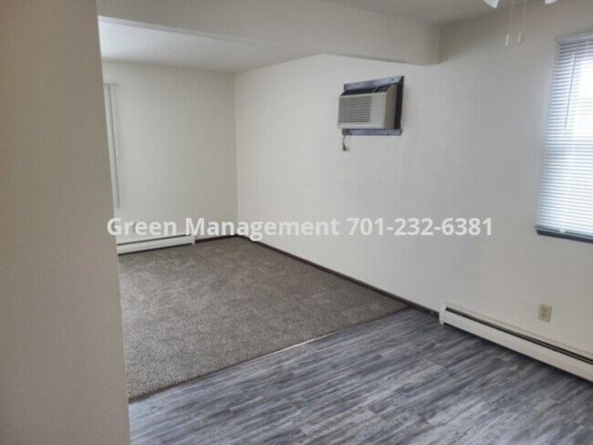 Foto del edificio - 2 Bedroom Heat Paid in 4 plex