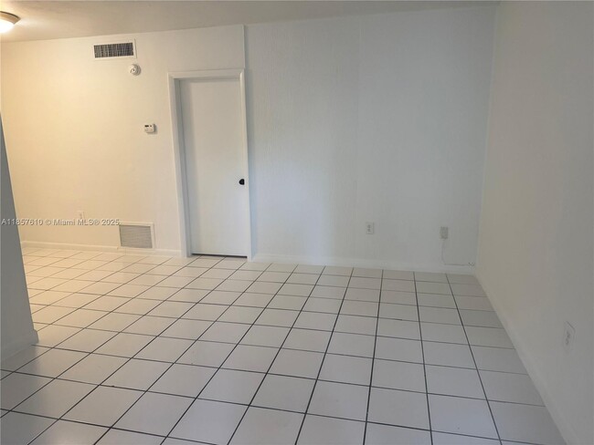 Building Photo - 8370 SW 65th Ave