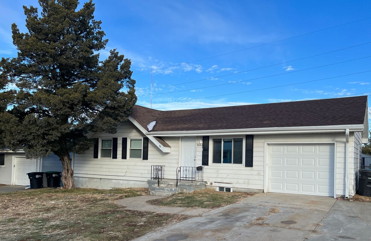 Primary Photo - Remodeled 3+ BR Home in Orchard Park!