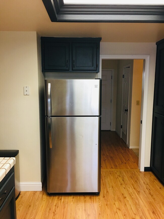 Foto del edificio - 8065 N Sherman Ave