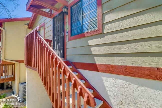 Foto del edificio - Charming 2Bdm 2Ba Upstairs Condo with Deta...
