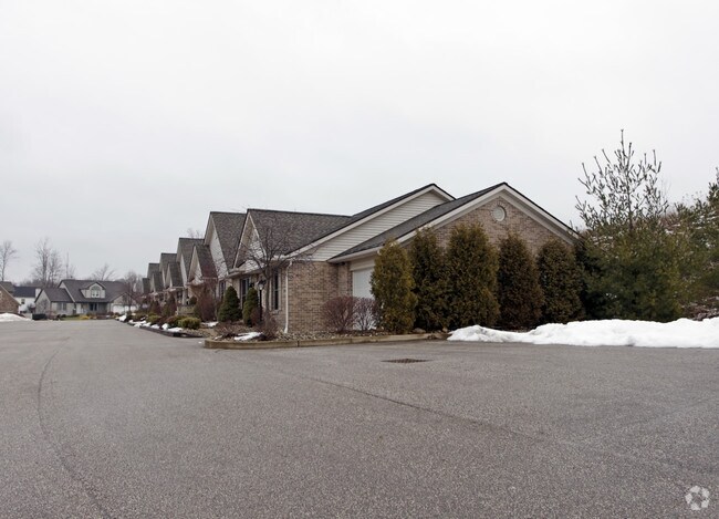 Foto del edificio - Long Drive Townhomes