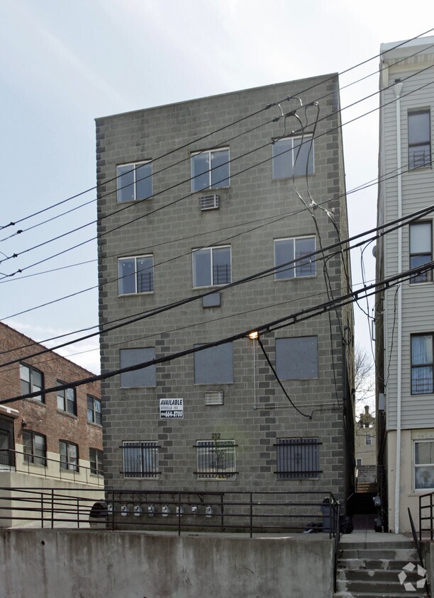Building Photo - 212 Washington St
