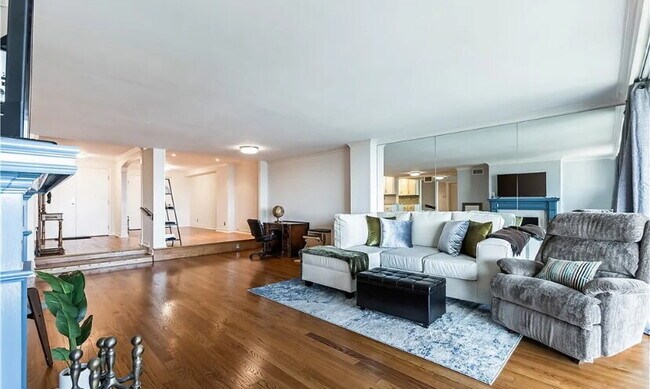 Foto del edificio - Luxurious Beverly Hills Penthouse Condo wi...