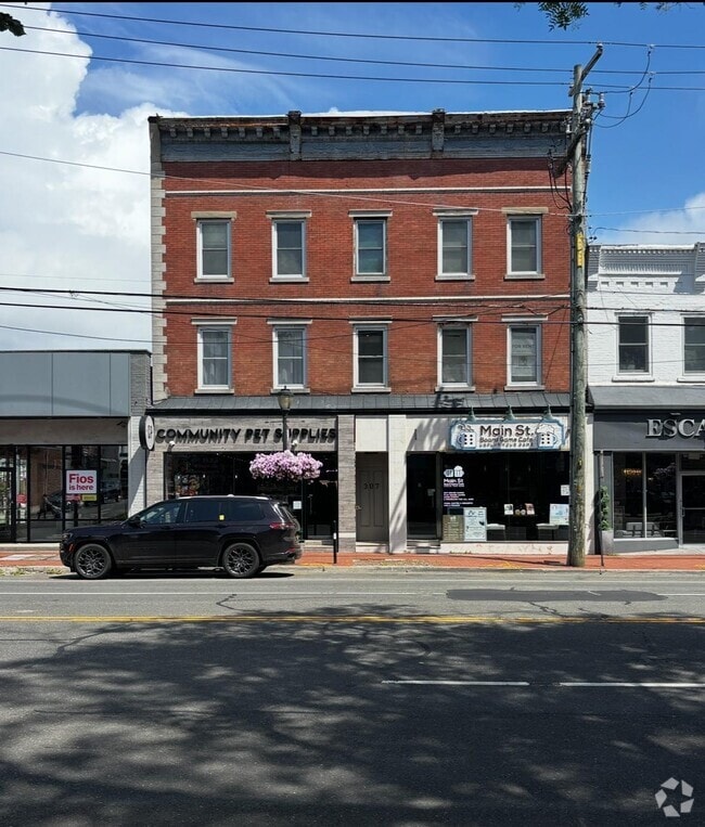 Building Photo - 307 Main St