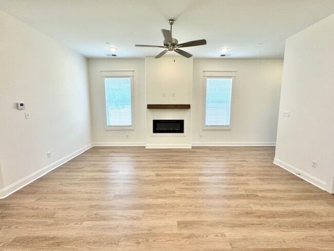 Building Photo - Now Leasing at Cedar Bluff – 4BR Townhomes...