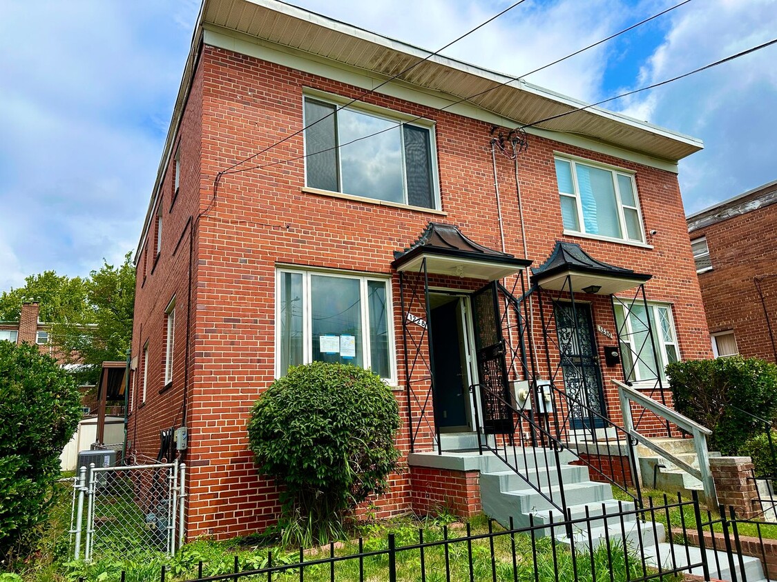 Foto principal - Charming 3-bedroom, 1.5-bathroom! Pets Wel...