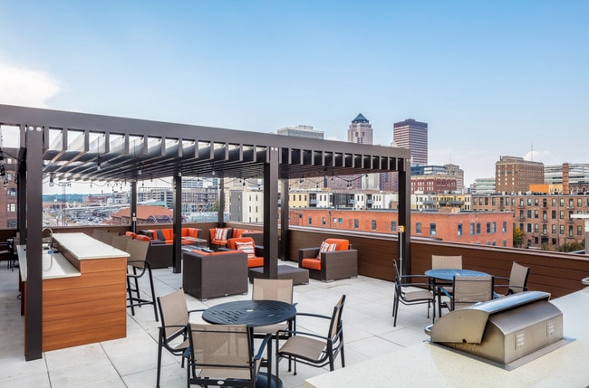 Rooftop Skydeck - Confluence on 3rd Apartments