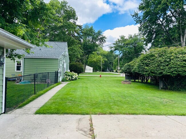 Foto del edificio - 15422 Fairfield St