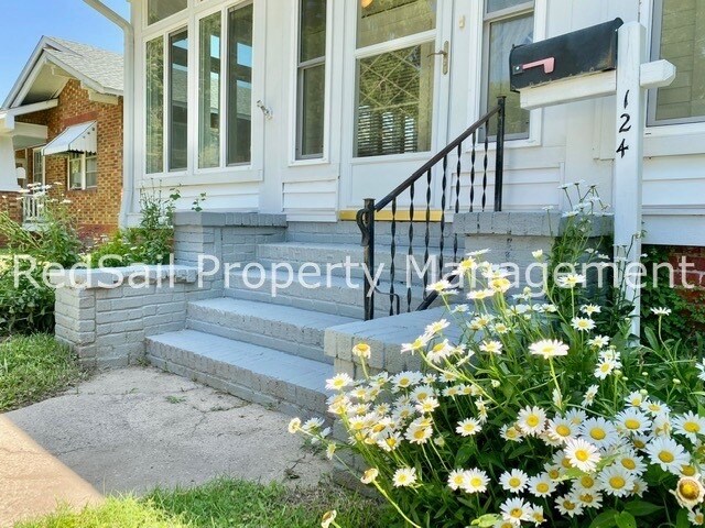 Building Photo - Indian River Home!
