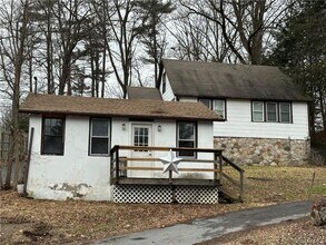 Building Photo - 55 Burlingham Rd