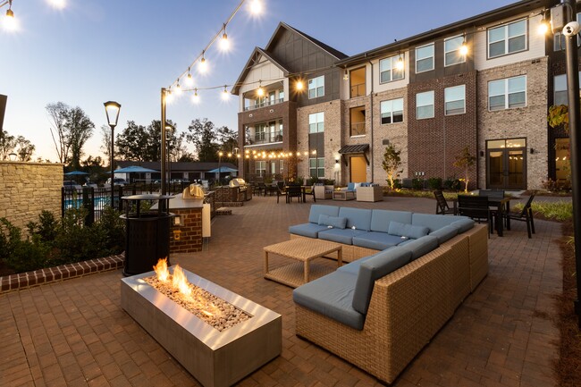 Building Photo - Aura Creekside Apartments