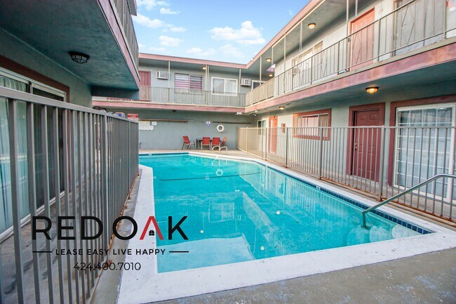 Building Photo - ~LOW DEPOSIT~ Beautiful Modern Studio Fill...