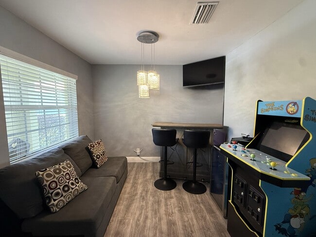 Foto del edificio - 3330 Blue Fin Dr