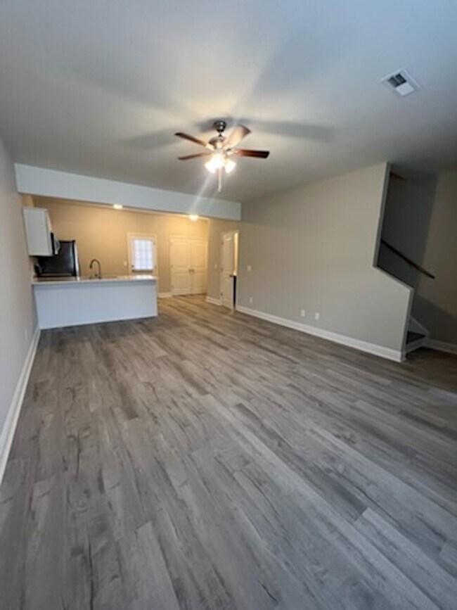 Building Photo - SECURITY DEPOSIT  $999.00 FOR THE MONTH OF...