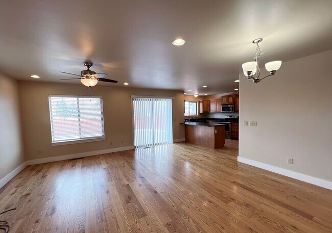 Building Photo - 3-Bedroom Townhome with Double Garage & Private Fenced Yard