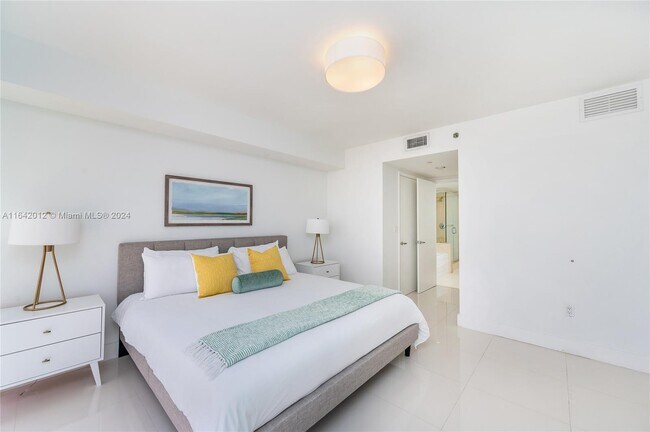 Building Photo - 50 Biscayne Blvd