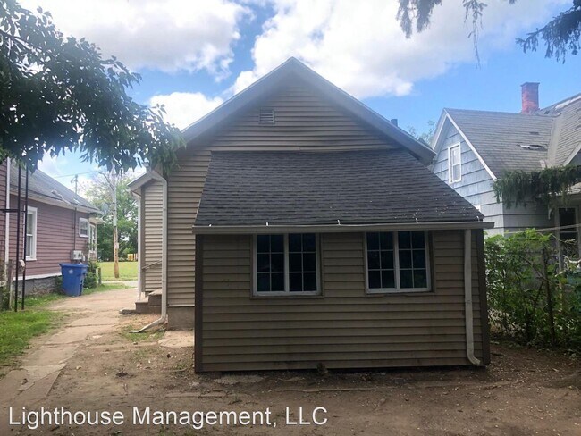 Building Photo - 2 br, 1 bath House - 28 Barons St.