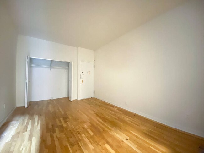 Foto del edificio - 216 E 85th St