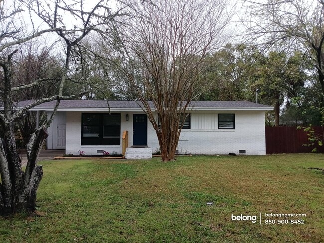 Building Photo - 6011 Greenwood Ln