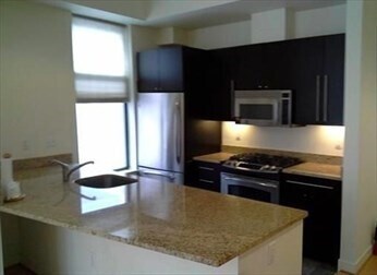 Foto del edificio - 735 Harrison Ave