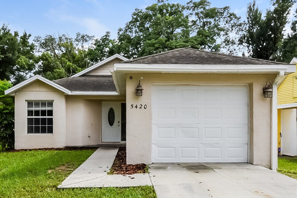 Foto principal - 5420 Blue Grass St